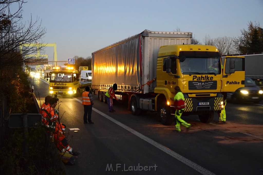 VU LKW A 4 Rich Aachen hinter Rodenkirchener Bruecke P59.JPG - Miklos Laubert